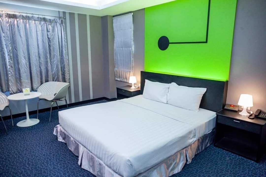 Capital O 75514 Vasidtee City Hotel Suphan Buri Exterior foto
