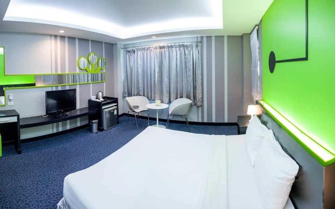 Capital O 75514 Vasidtee City Hotel Suphan Buri Exterior foto