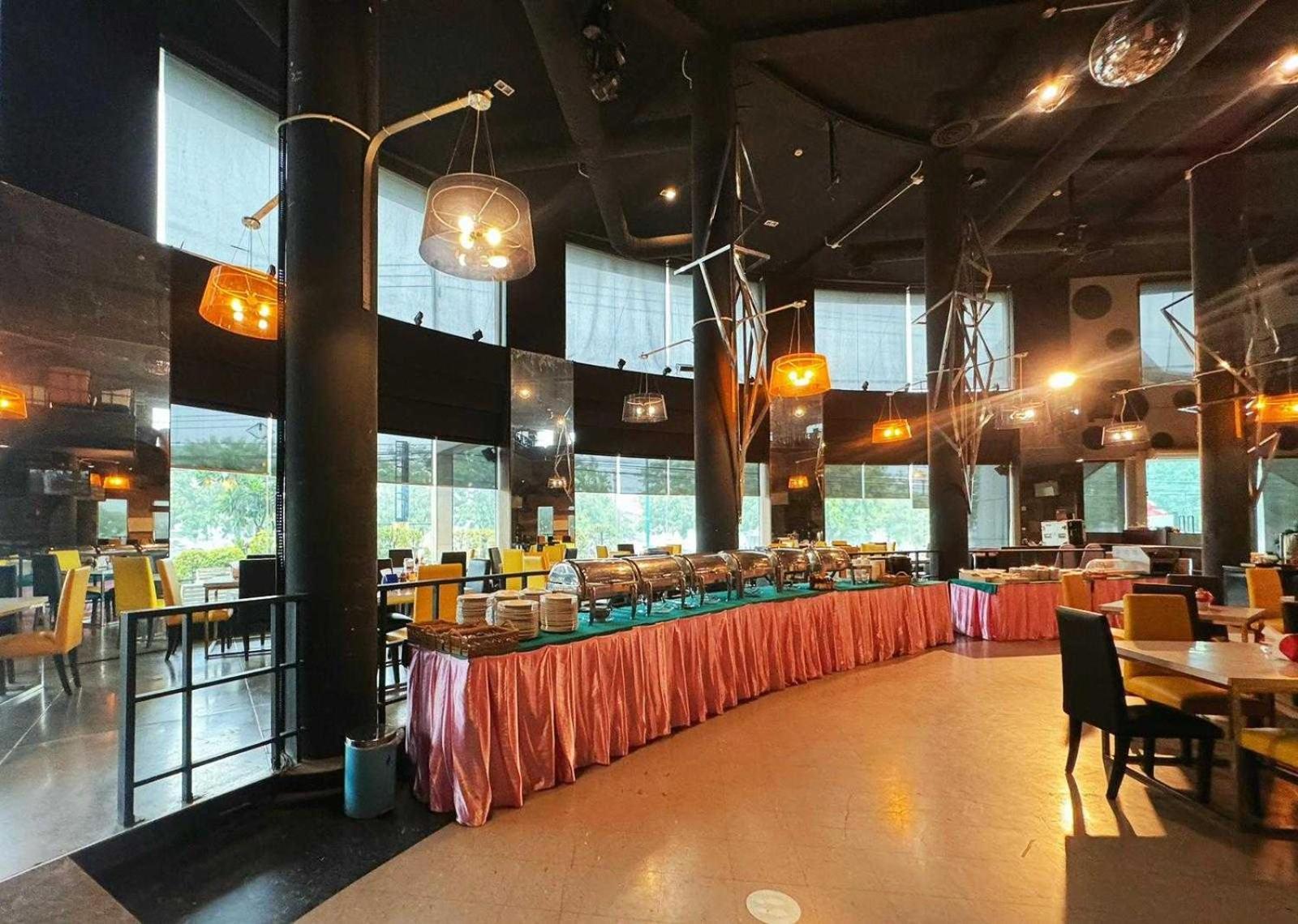 Capital O 75514 Vasidtee City Hotel Suphan Buri Exterior foto